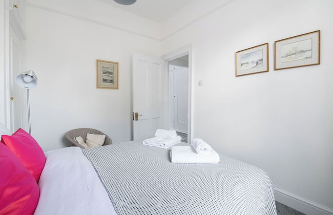 At Home in Chelsea - Photo 9