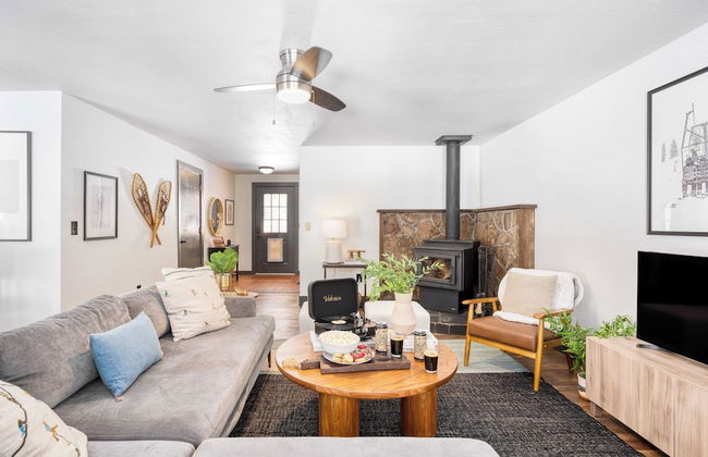 Quiet River Bend Cabin by Avantstay 35 Mins to Mt Bachelor 10 Mins to Town Centre Hot Tub! - Foto 1