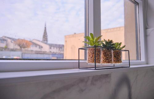 2BR City Centre Apartment By Travel Lets Short Term Rental Agency Derry With Free WiFi - Foto 44