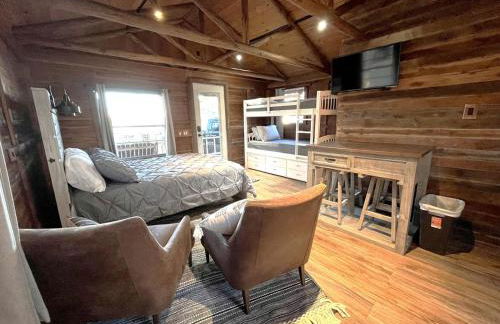 Incredible Lakefront Cabin for a Wonderful Family Adventure in Nature in Hemphill, Texas - Foto 10