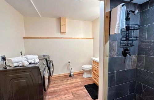 31R Brand new log home on quiet side street in Bethlehem, close to Main Street! 20 min to skiing - Foto 47