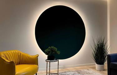 KING BED •Private Patio&Parking•Sophisticated Stay - Foto 2