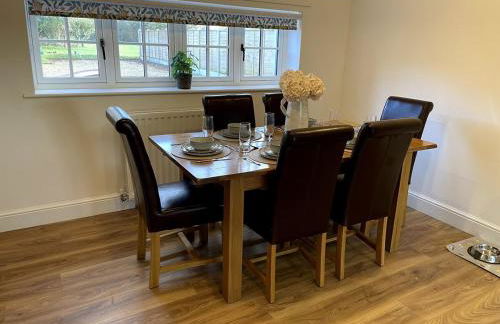 Spacious Family Friendly Cottage - Photo 33