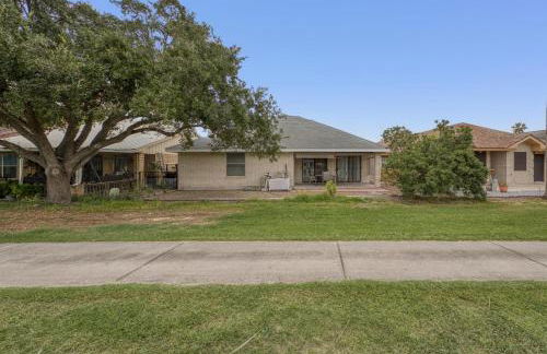 Bright Pharr Getaway Spacious Family Home w Garage and WiFi - Foto 1