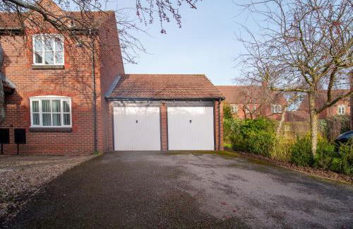 NEW! Large 5BR 2BA Home Leamington Spa Driveway Garage Parking WI-FI - Photo 36
