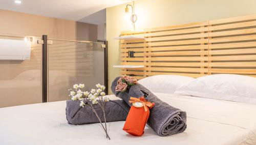 ADIRA Marseille Montgrand 2 étoiles - Foto 2, towels, wardrobe