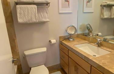 Stylish NOPA Penthouse, Remote Work Friendly - Foto 23