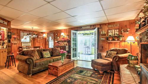 Pet-Friendly Cabin with Fire Pit, BBQ and Great Deck! - Foto 4