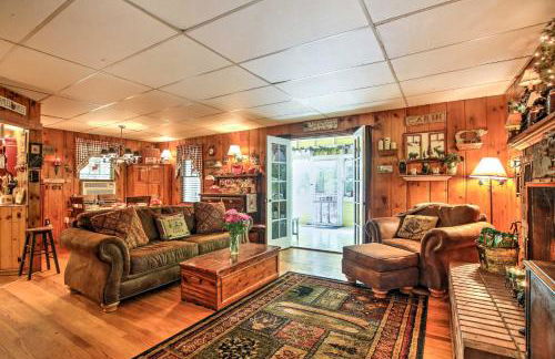 Pet-Friendly Cabin with Fire Pit, BBQ and Great Deck! - Foto 4