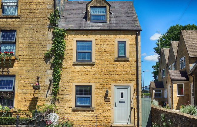 Oakey Cottage - Photo 1