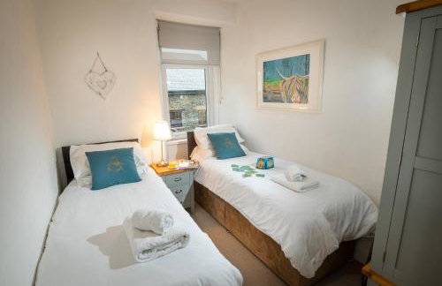 Woodland Cottage - private courtyard - Pet Friendly Retreat in the heart of Windermere - Photo 14