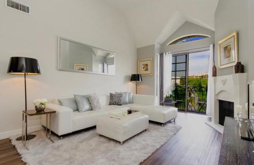 Designer Penthouse 2 Bedroom with Balcony Beverly Hills Adjacent - Foto 63