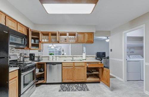 Pool & Spa! Whimsical Heart of The Woodlands - Foto 18