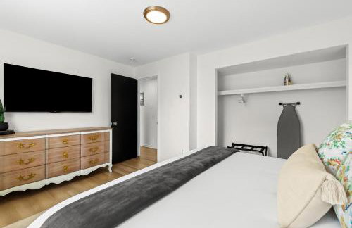 Bright & Spacious Flat Near the Heart of Royal Oak - Photo 17