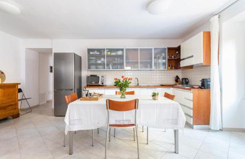 Spacious 3-Bedroom Apartment with Courtyard in Tempio Pausania - Perfect for Families - Foto 22