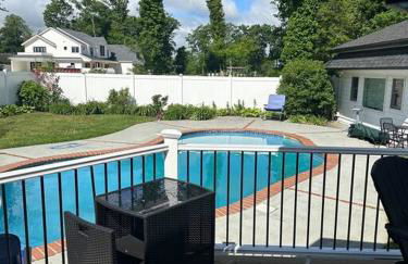 The Most Desired Summer Retreat with Private Pool Just 5 Minutes from the Beach - Foto 13