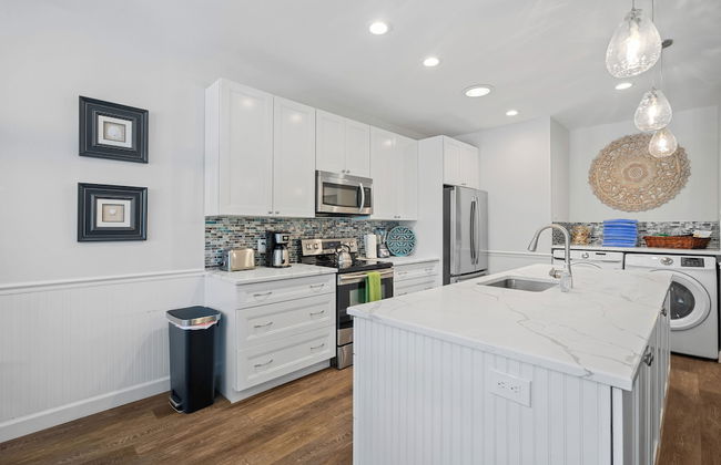 Sardinia Vacation Rental: Delightful Coastal Home near Vanderbilt Beach. Relax in a Private Pool and Spacious 4-BR Retreat with Modern Amenities. Ideal for Families. Minutes from Mercato and Local Attractions - Foto 14