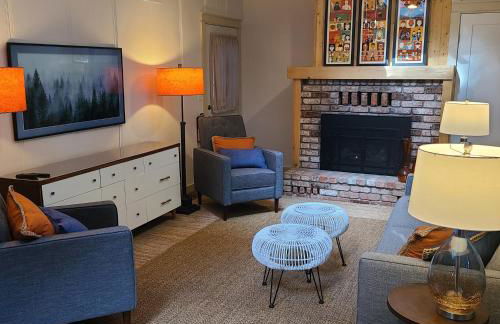 Dhyana Redwoods Fire Table Nearby River Access Ping Pong & Arcade Games - Foto 1