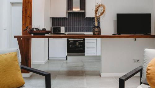 Artist’s corner in central Caldas - Photo 5