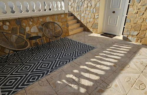 Apartment in big house with private pool & large outdoor space - Photo 10