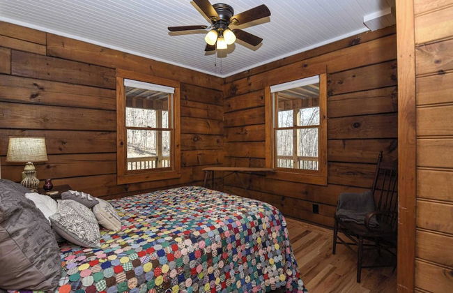 Deer Haven by Avantstay Cabin w/ Pond, Waterfall - Photo 13