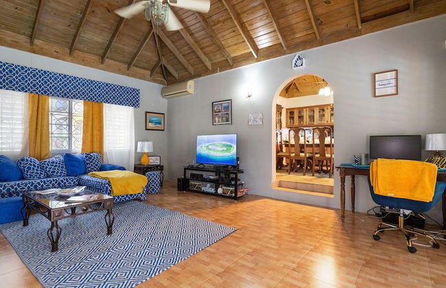 Yancey Largo Villa Perfect Jamaica Ironshore Getaway w Private Pool and Onsite Staff Services by RedAwning - Photo 36