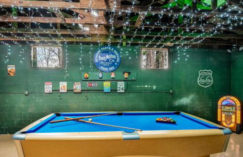 Unique Cabin With Hot Tub Close to Town - Foto 35