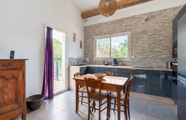 Cosy Holiday Home With Pool - Photo 26