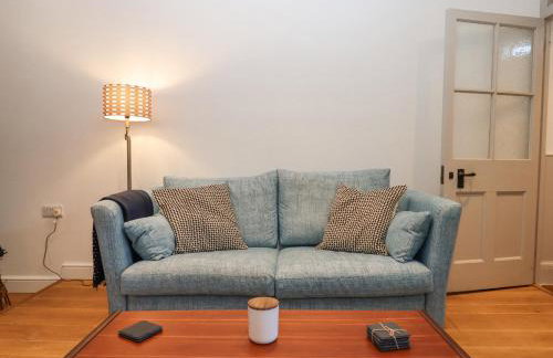 The Cottage on The Square - Photo 5