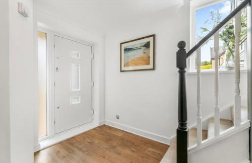 Stylish home close to the Yorkshire Dales & Leeds Airport - Photo 9