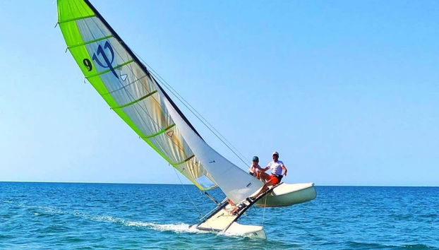 ¡Hasta podremos hacer piruetas con el catamarán!