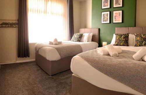 4 Bed - Parking - Near M4 - Ideal for Workers - Foto 7