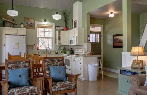 Oasis Cottage- Waterfront experience without the expensive fee! - Foto 12