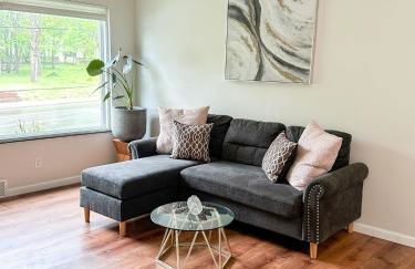 Akron Abode - 2pm Check In & Out - Foto 1