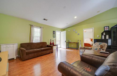 Candler Home with Large Deck Hike, Bike and Unwind! - Foto 6