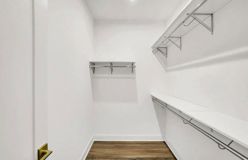 Luxury Townhouse with Fireplace Rooftop Deck Close to Downtown-Family Friendly - Foto 39