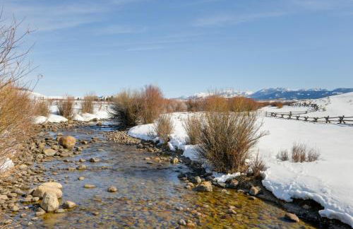 Cora Home with Mountain Views - Fishing On-Site! - Photo 45