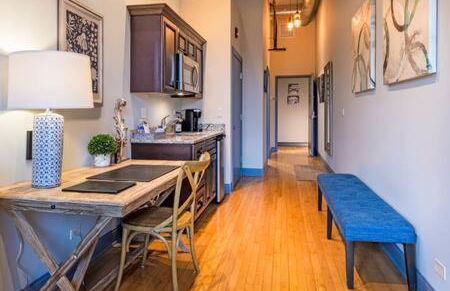 Hip Urban Loft - Small Town Charm - 124 LOFTS #1 - Foto 9