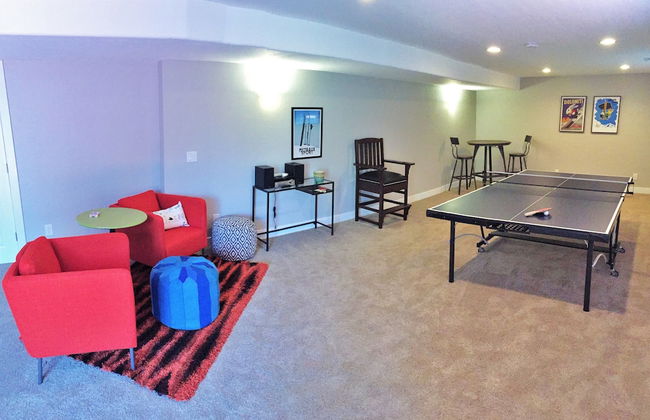 Exquisite 7-BR Home by the Mountains - Photo 20