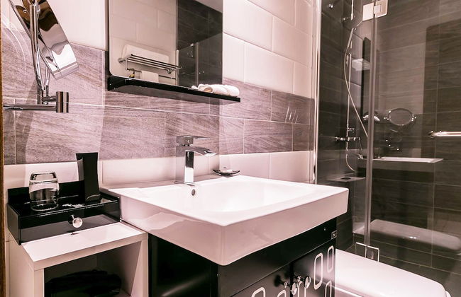 Oak Plaza Suites - Photo 39