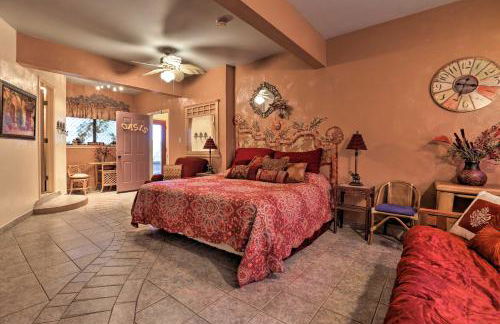 Exotic Home with Patio and Grill Walk to Canyon Lake! - Foto 26