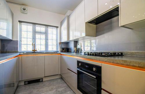 Luxury 3 Bed Apartment, Train Station - Foto 6