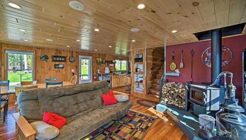 BBQ Ready Lakeside Milford Home with Paddleboat - Foto 5