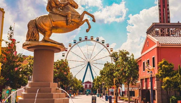 Hopi Hari Private Tour - Photo 3, Views of the Ferris wheel in the park