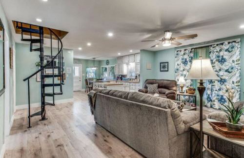 Stockyards! Less than 3 mins-Sleeps 8 -Gable House - Photo 1