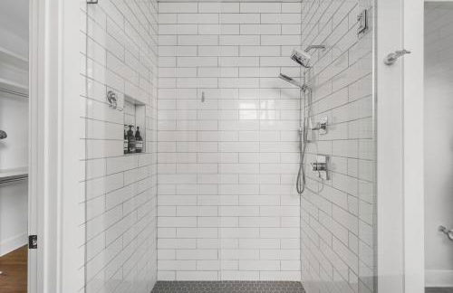 Modern Luxury Rooftop Deck, 3 mi to Downtown - Foto 26