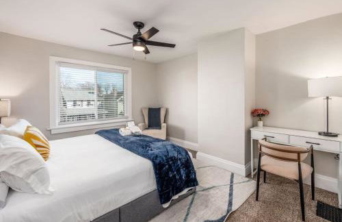 Oakwood Charm Family-Friendly 3BR Getaway - Photo 35