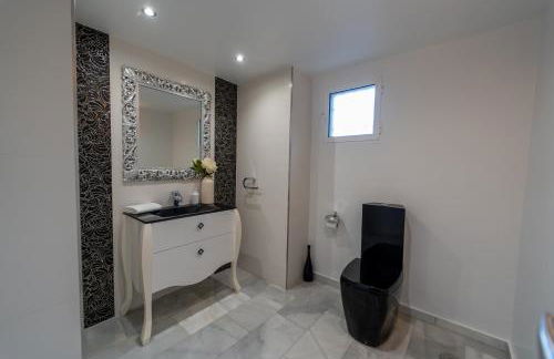 Luxury Vacation Villa - Photo 22