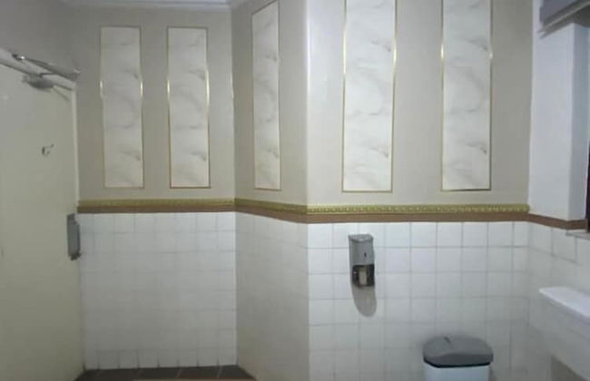 La Belva Court with Swimming Pool - Photo 7