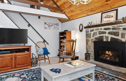 Evergreen Lodge by AvantStay Poconos Lake Cabin Fireplace Large Deck Near Jack Frost Kalahari - Foto 7